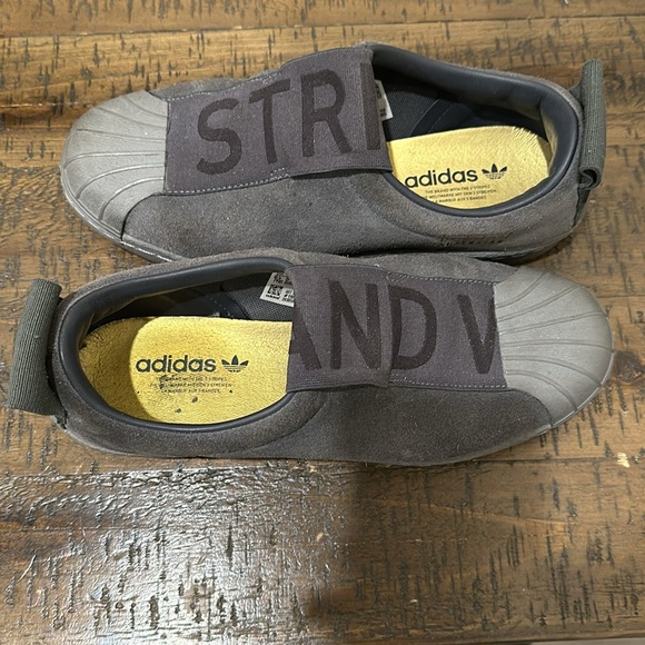 Adidas dark Grey Suede/Leather/Twill fabric slip on sneakers size 6-1/2. - Picture 2 of 5